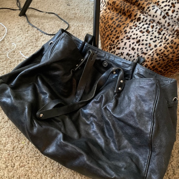 Chanel Glazed Caviar Large pocket in the city bag - Picture 2 of 10